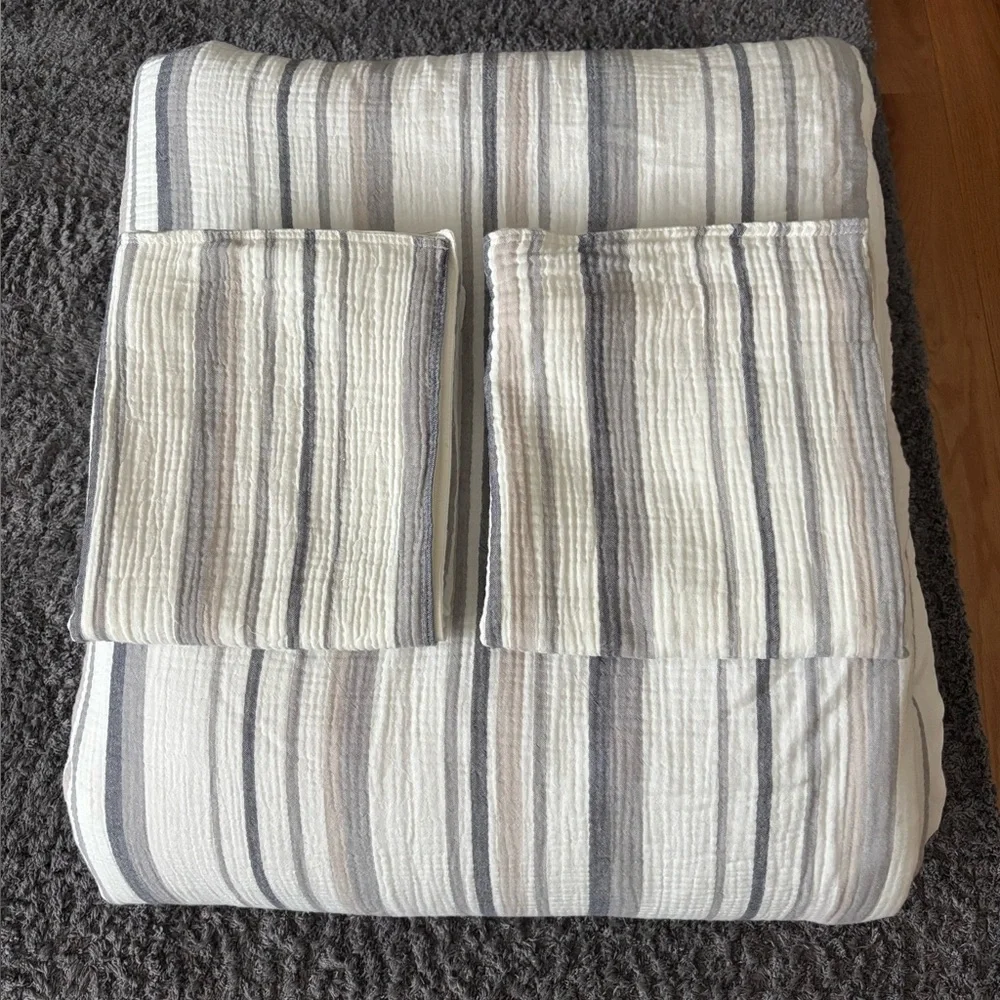 UGG King Size Comforter & Shams